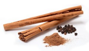 Sri Lankan cinnamon; flowers, quills and powder. Image credit: Wikipedia