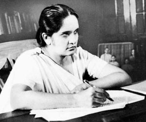 Having entered politics after the assassination of her husband in 1959, Sirimavo Bandaranaike became the world’s first female prime minister when she was sworn in as the premier of Ceylon just a year later in July. Image credit: thefamouspeople.com